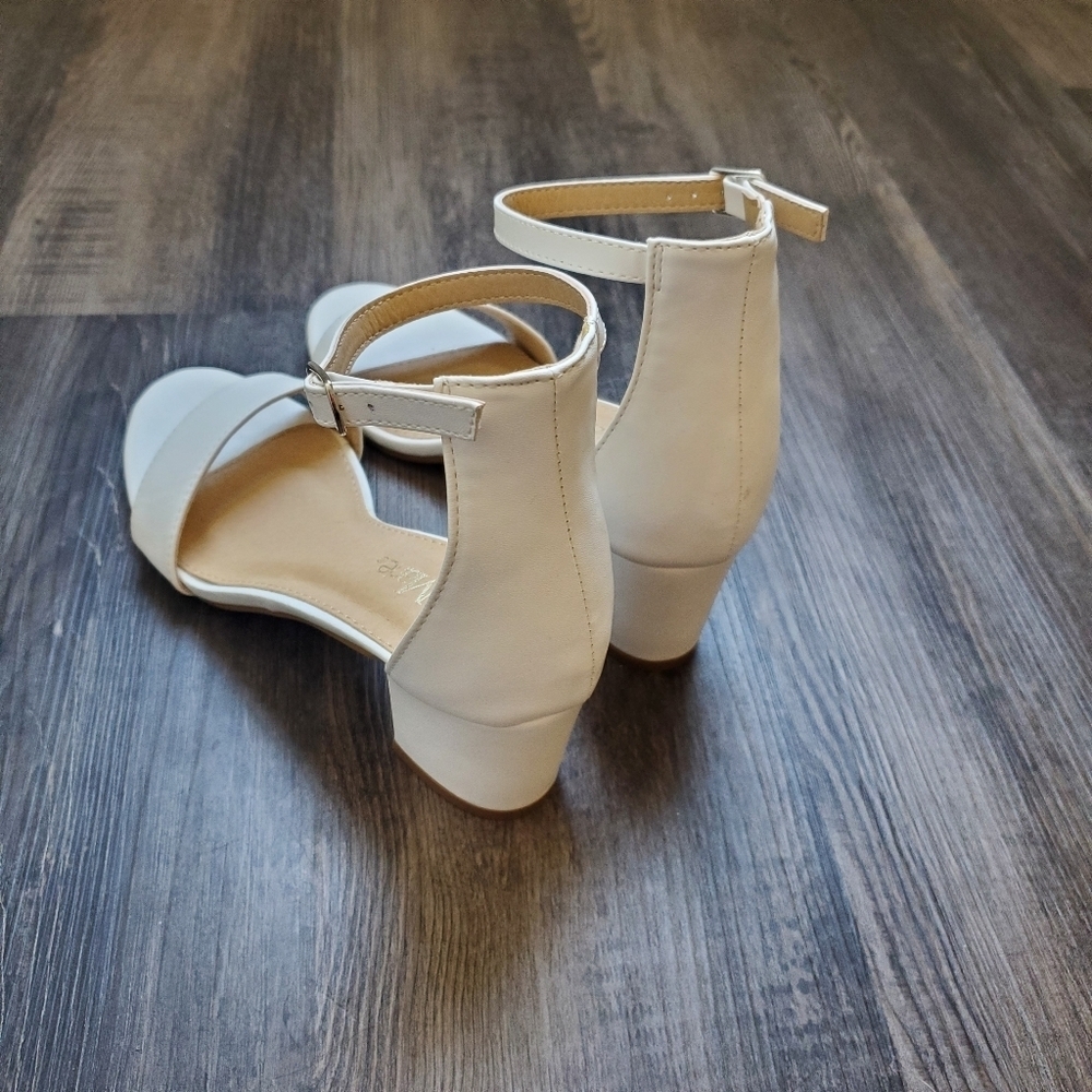 Heels - Picture 4 of 5